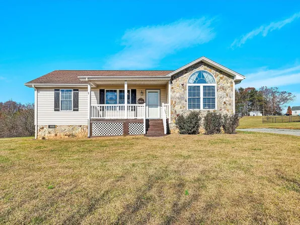 100 Estate Dr, Glade Hill, VA 24092