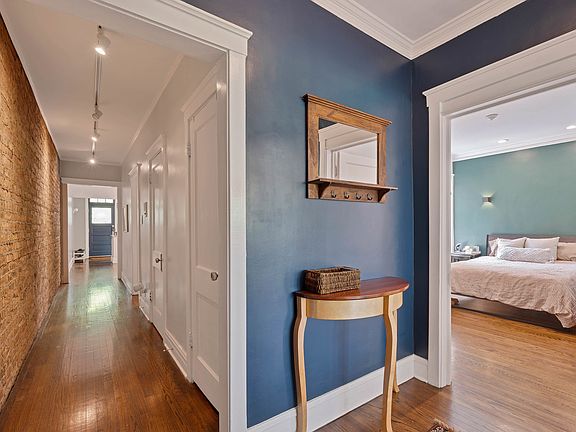 3rd image of 713 W Montrose Ave #3W