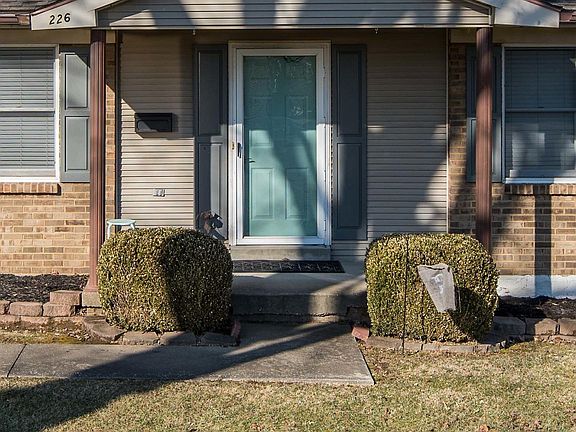 4th image of 226 Woodhill Ln
