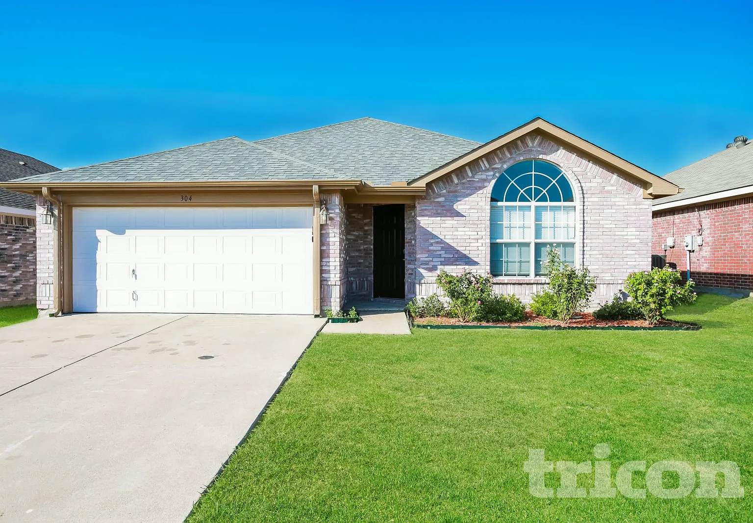 304 Dakota Drive Arlington TX — Photo 1