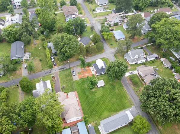 Nelson St, Colonial Beach, VA 22443