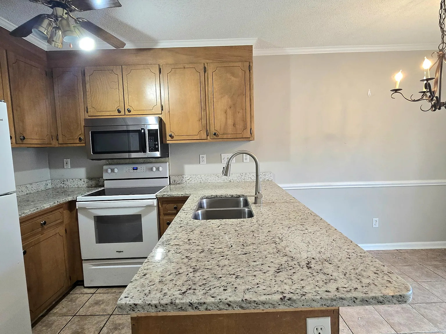 2 bed, 1.5 bath, 1042 sqft, $1,000 — Photo 4