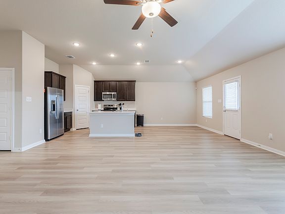 5th image of 3035 Selhurst St