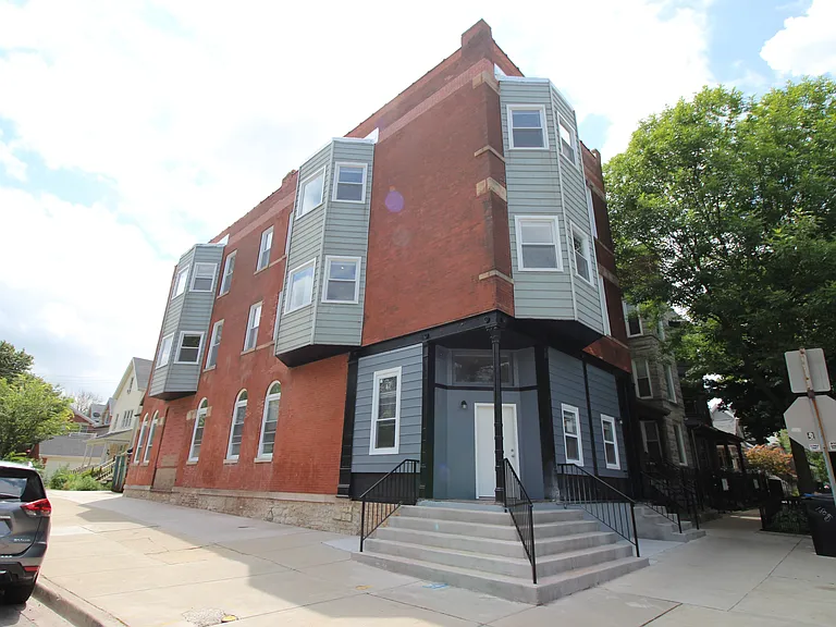1801 W School St #2S — Photo 1
