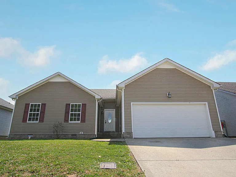 1347 Whitt Ln — Photo 1