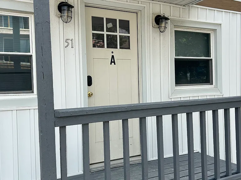 51 Franklin Ave #A — Photo 3