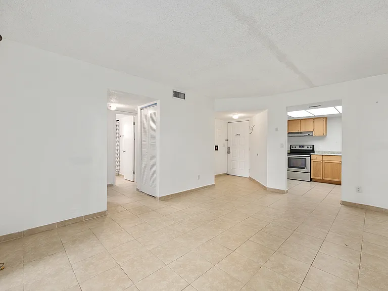 588 Fairways Ln #E101 — Photo 6