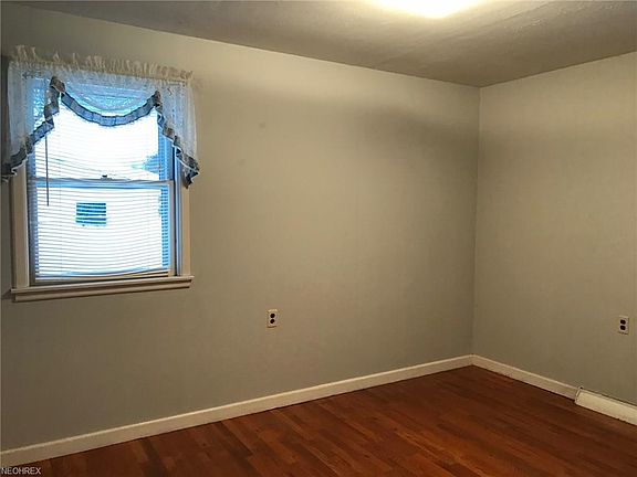 5th image of 105 Edgewood Dr