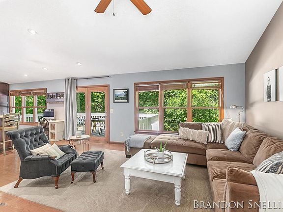 5th image of 8467 Meadow Rock Dr NE