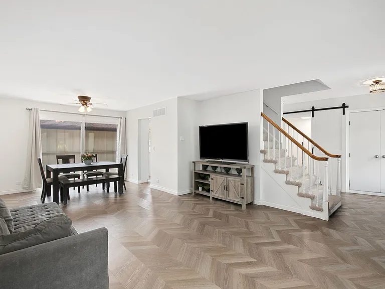 21 Kyle Ct — Photo 3