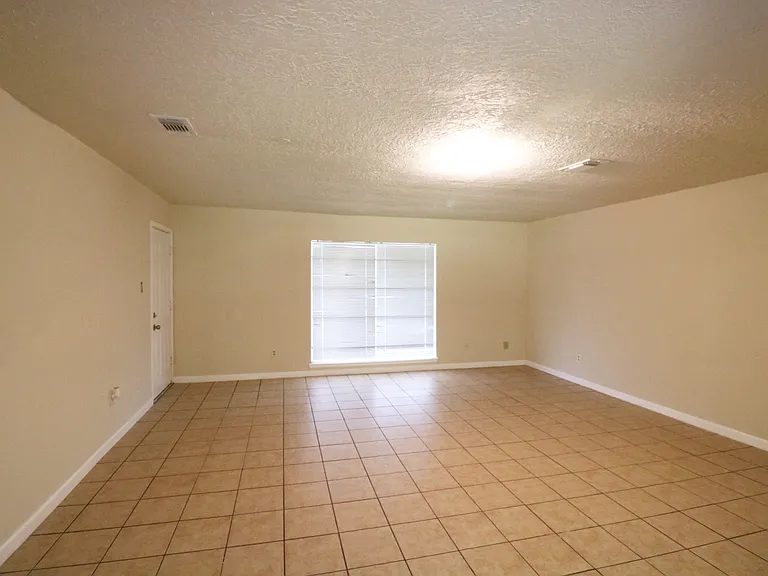 9526 Balsam Ln — Photo 7