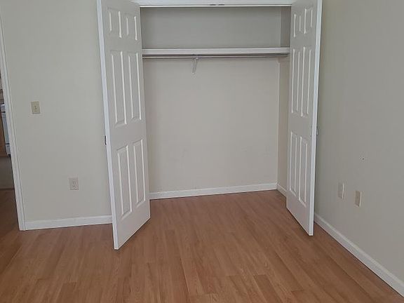 3rd image of 146 N Grove St Floor 4