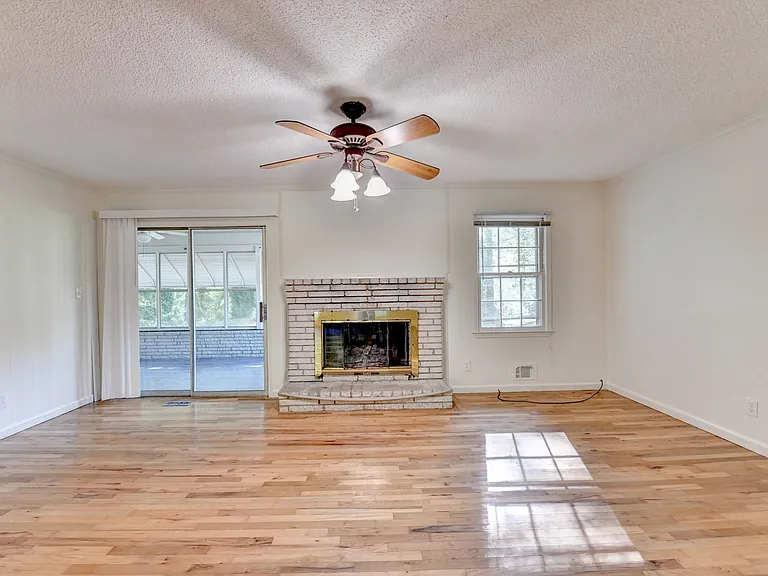 2628 Whitehurst Dr NE — Photo 8