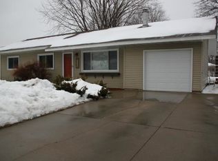 261 Walnut Ln, Apple Valley, MN 55124