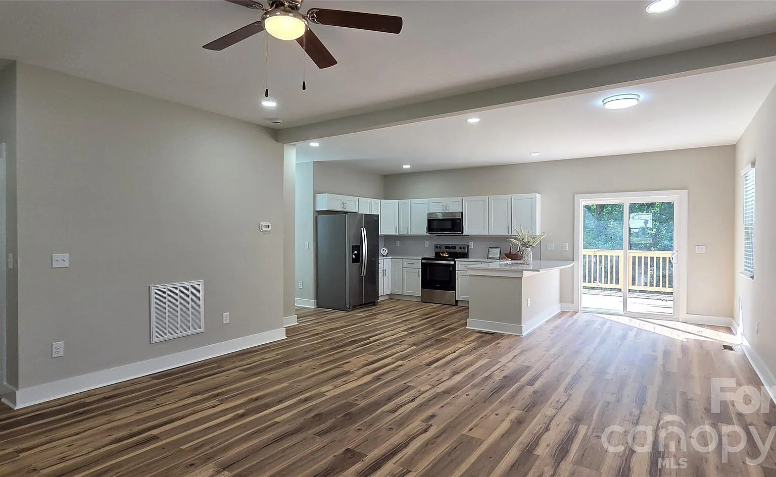 3 bed, 2.5 bath, 1664 sqft, $1,875 — Photo 4