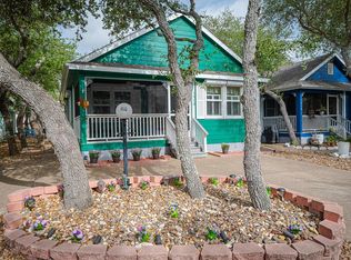 1513 Cottage Loop Dr, Rockport, TX 78382