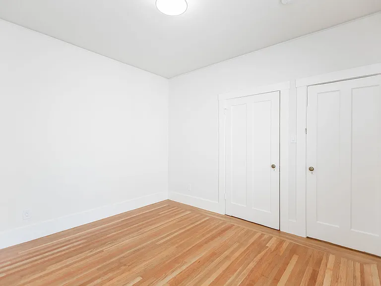 520 Scott — Photo 17