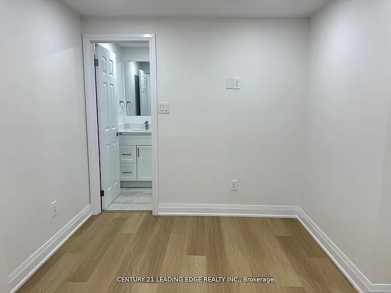 149 Hurst Dr #LOWER — Photo 20