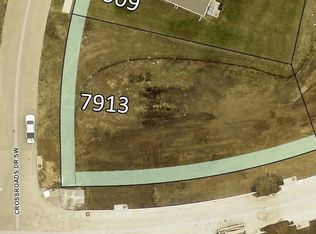 7913 Crossroads Dr SW, Cedar Rapids, IA