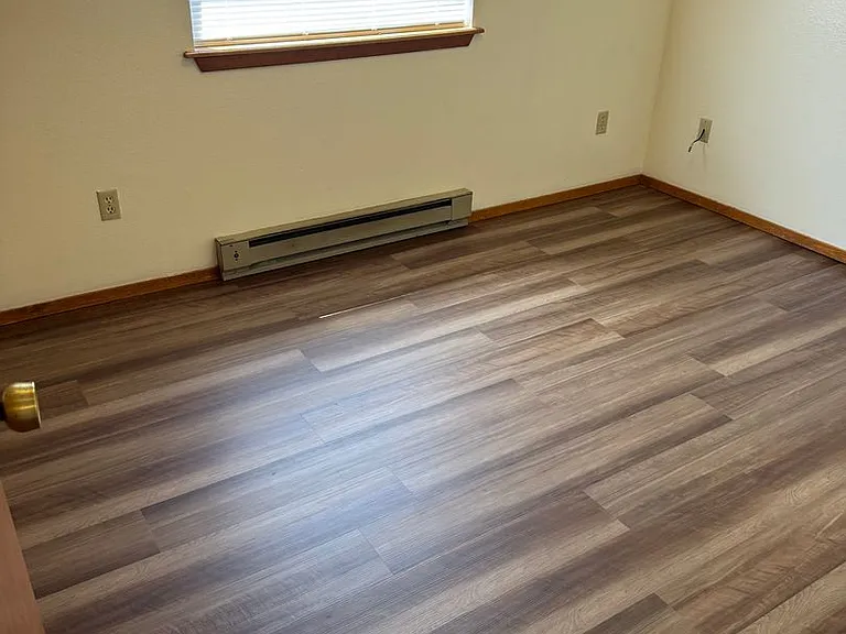 913 W 15th Ln — Photo 3
