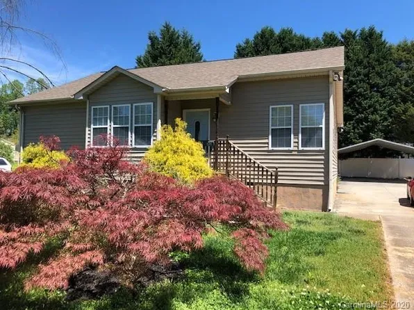 121 Driftwood Dr, Mooresville, NC 28117