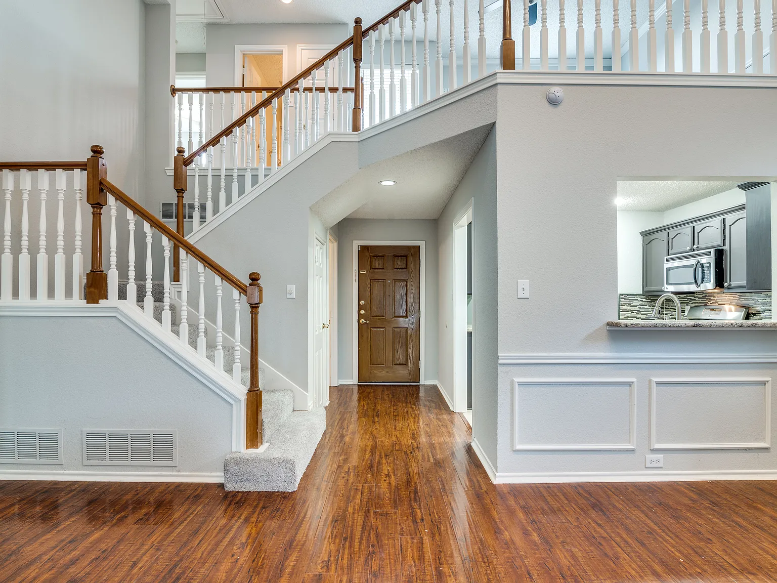 3 bed, 2.5 bath, 1704 sqft, $2,700 — Photo 2