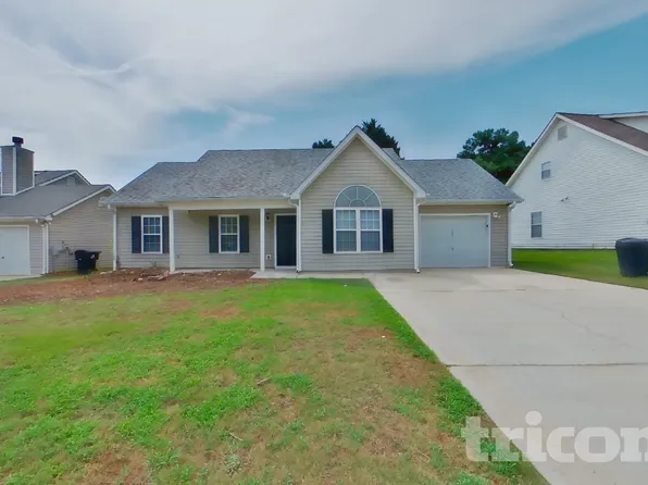 1303 N Hampton Dr, Hampton, GA 30228