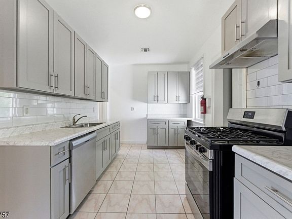 3rd image of 773 Kingsland Ln