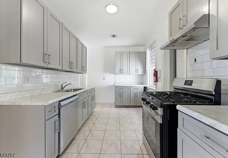 773 Kingsland Ave — Photo 3