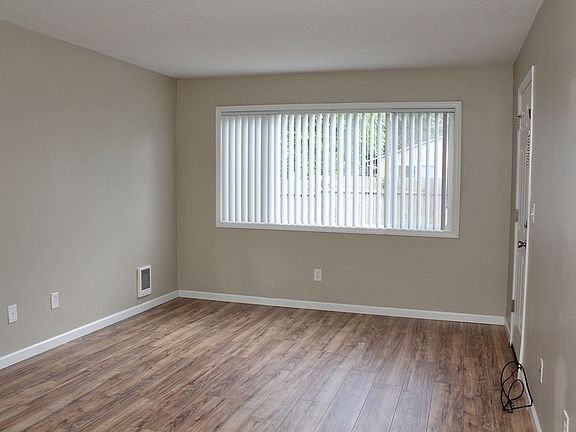 3rd image of 4605-4609 NE Killingsworth St #1