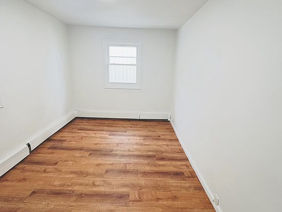 3rd image of 23 Valley Pl APT 2