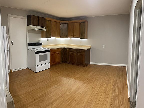 4th image of 2893 Washburn St #1/2