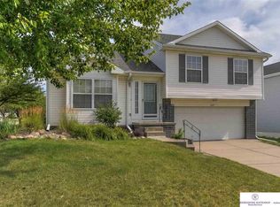 16718 Burdette St, Omaha, NE 68116