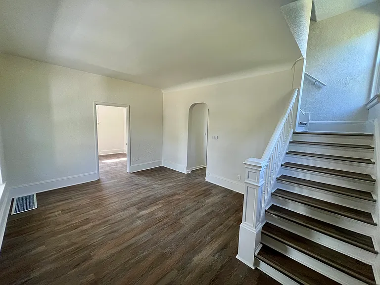 15264 Broadway Ave — Photo 8