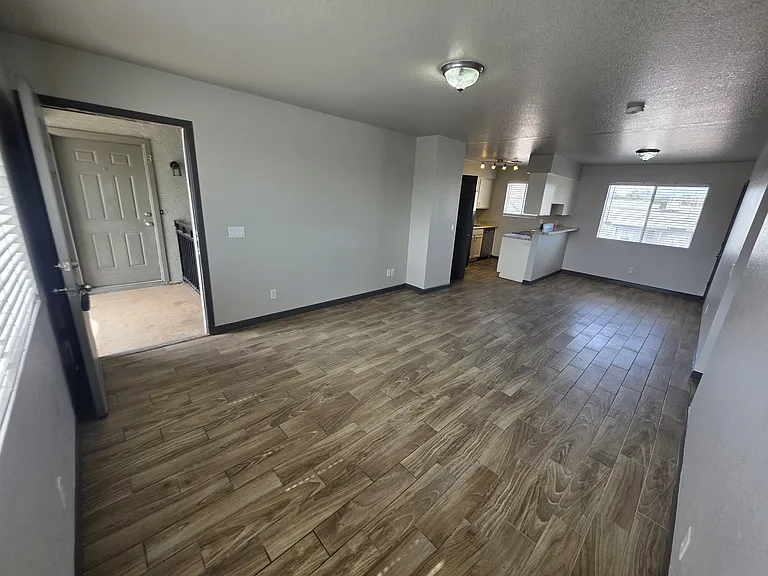 1462 E 28th Ave #4 — Photo 4