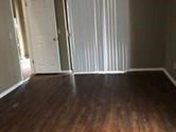 5th image of 3634 Greenacres Dr #211