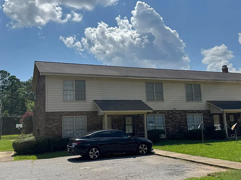 1301 Westwood Dr #B — Photo 1