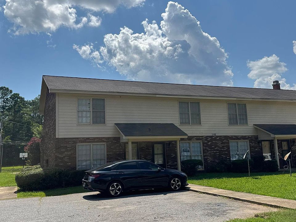 1st image of 1301 Westwood Dr APT B