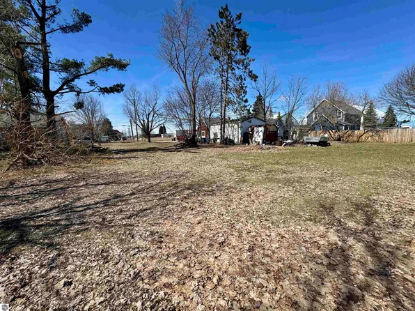 924 Farrar St, Cadillac, MI 49601