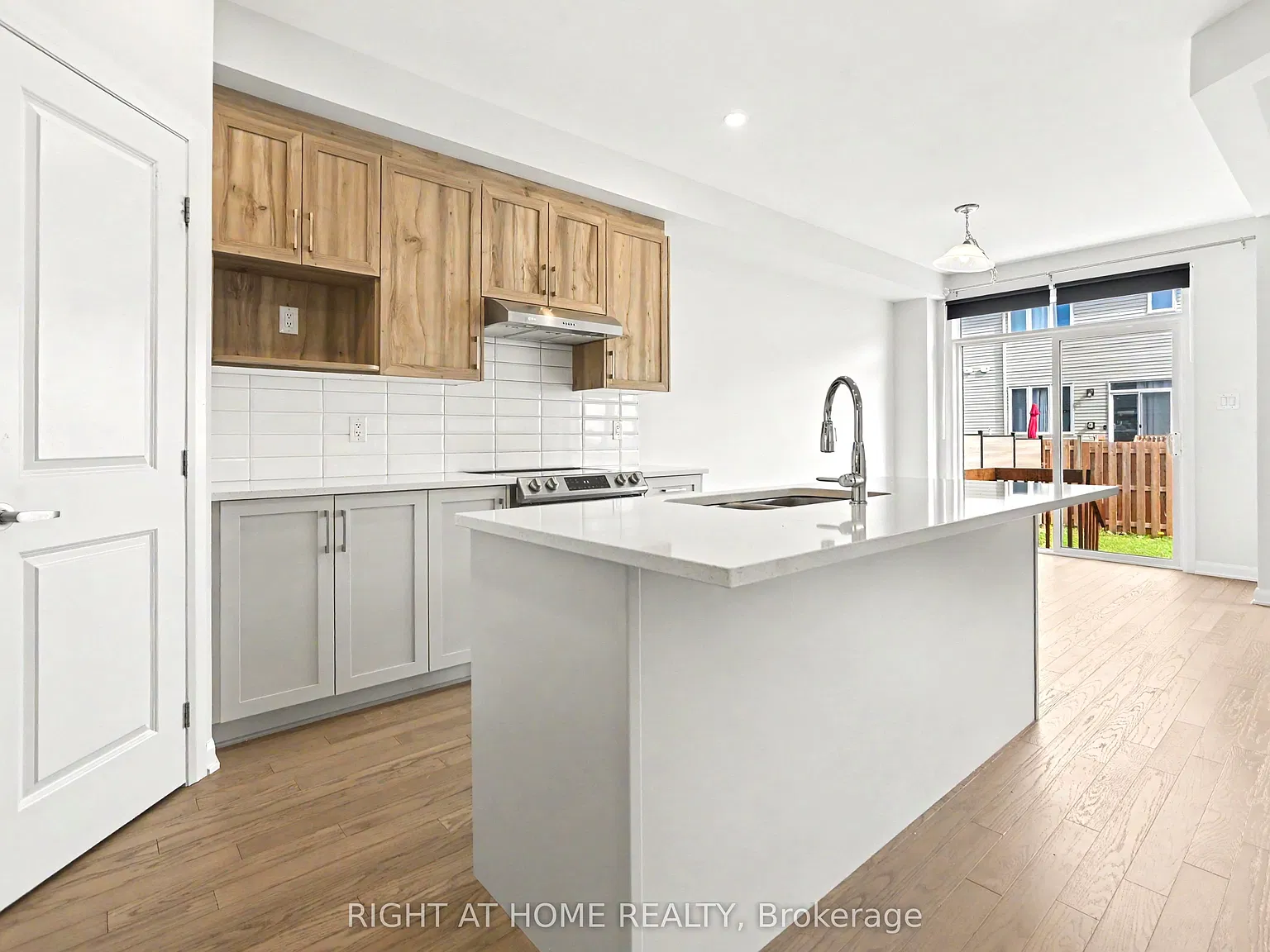 4 bed, $2,850 — Photo 4