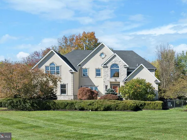 205 Amour Cir, Blue Bell, PA 19422