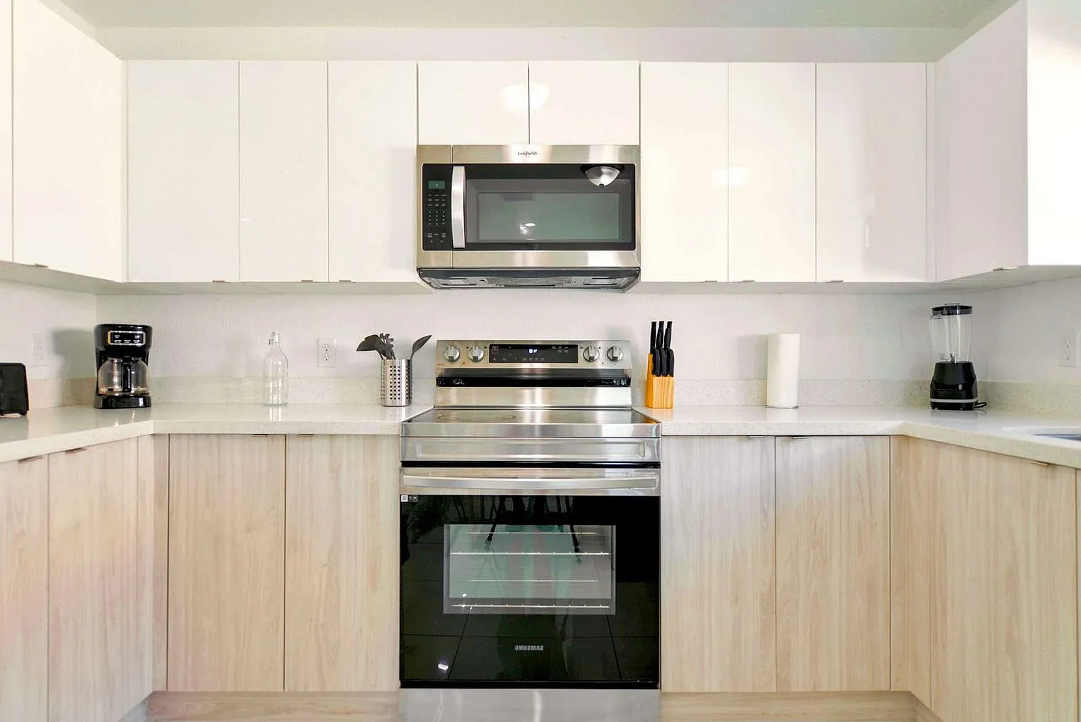 3 bed, 2.0 bath, 1065 sqft, $4,214 — Photo 4