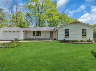 17 Valley Pl, Chester, NJ 07930