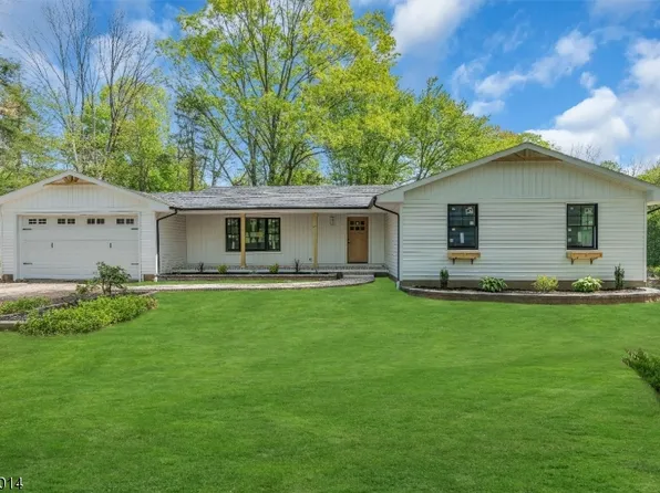 17 Valley Place, Chester Twp., NJ 07930