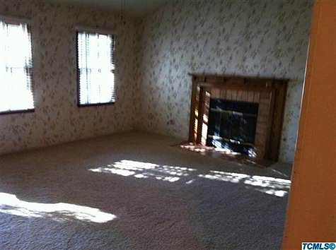 5th image of 2410 E Tulare Ave #1