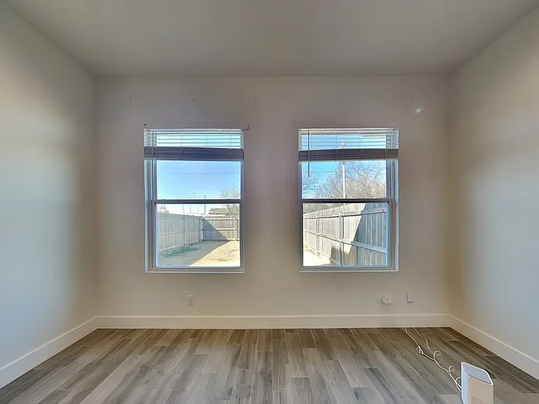 217 N Wright St — Photo 3