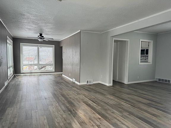 5th image of 209 8th Ave SE