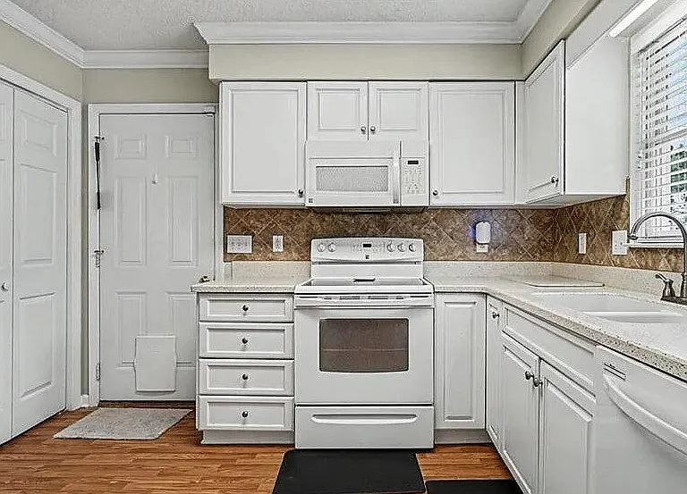 5520 Cornerstaff Dr — Photo 4