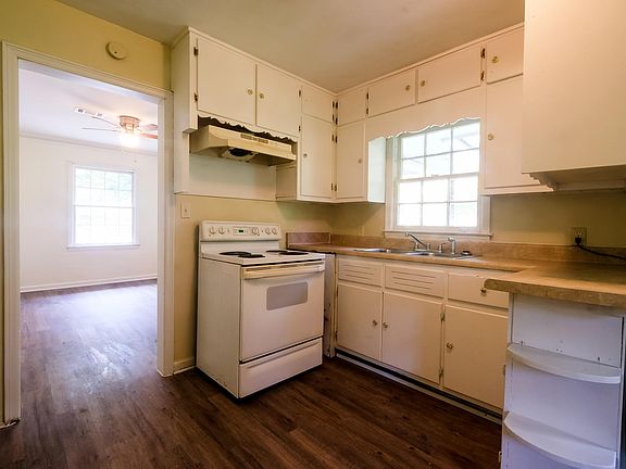 4th image of 795 Jesters Lake Dr