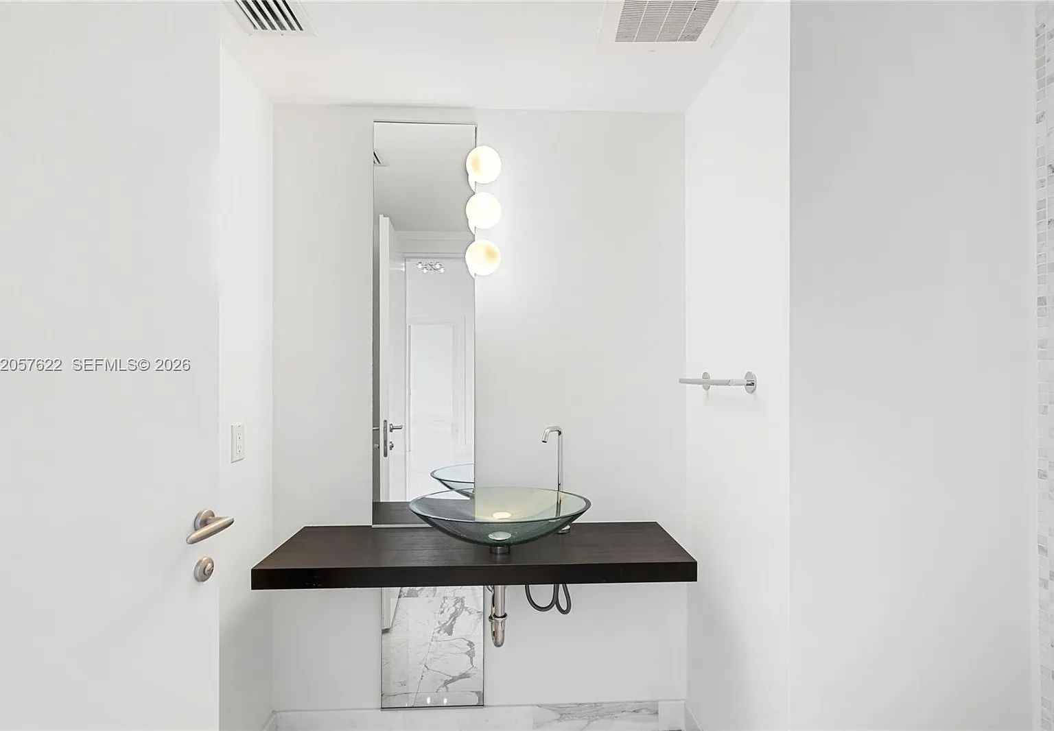 Epic West Condo — Photo 4